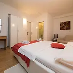 Idyllisches Mit Pool, Tischtennis, Sommerkueche, Privatparkplatz