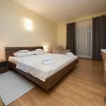 Idyllisches Mit Pool, Tischtennis, Sommerkueche, Privatparkplatz * Crikvenica