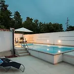 Idyllisches Mit Pool, Tischtennis, Sommerkueche, Privatparkplatz Lejlighed