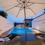 Idyllisches Mit Pool, Tischtennis, Sommerkueche, Privatparkplatz * Crikvenica