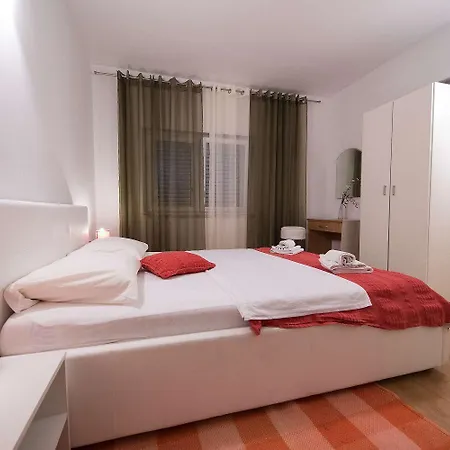 Idyllisches Mit Pool, Tischtennis, Sommerkueche, Privatparkplatz Appartamento