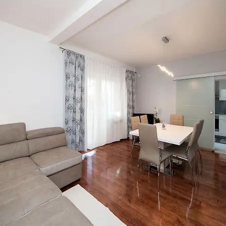 Appartamento Idyllisches Mit Pool, Tischtennis, Sommerkueche, Privatparkplatz
