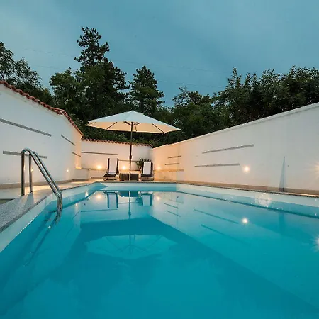 Appartamento Idyllisches Mit Pool, Tischtennis, Sommerkueche, Privatparkplatz Crikvenica