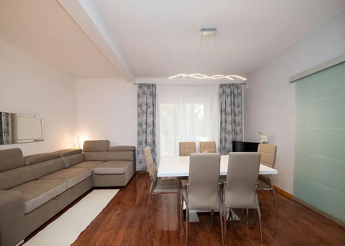 Idyllisches Mit Pool, Tischtennis, Sommerkueche, Privatparkplatz Crikvenica