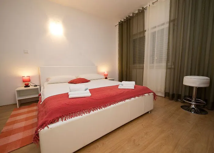 Idyllisches Mit Pool, Tischtennis, Sommerkueche, Privatparkplatz Crikvenica