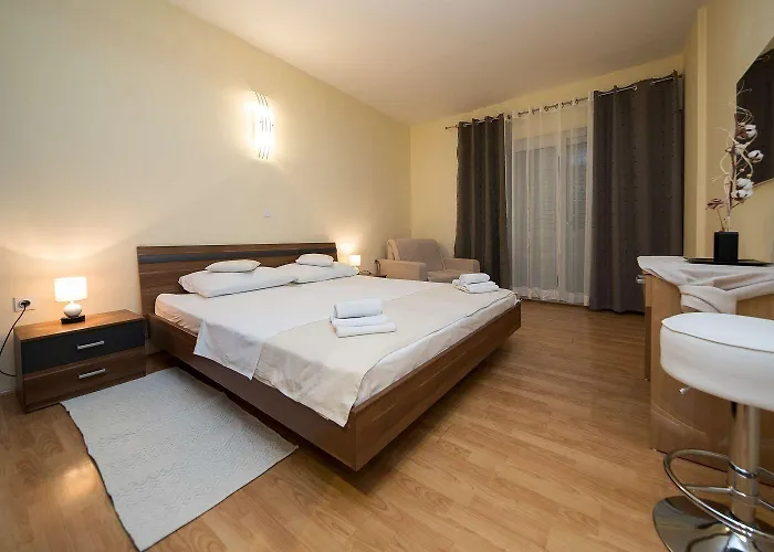 Idyllisches Mit Pool, Tischtennis, Sommerkueche, Privatparkplatz * Crikvenica