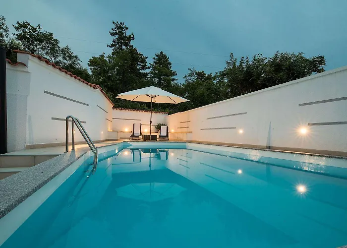 Apartman Idyllisches Mit Pool, Tischtennis, Sommerkueche, Privatparkplatz Crikvenica