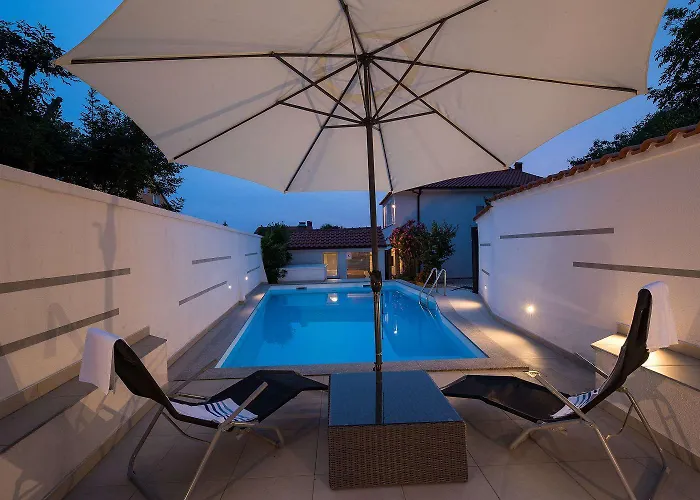 Idyllisches Mit Pool, Tischtennis, Sommerkueche, Privatparkplatz Crikvenica