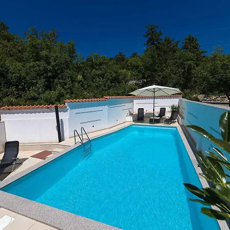 Idyllisches Mit Pool, Tischtennis, Sommerkueche, Privatparkplatz Crikvenica