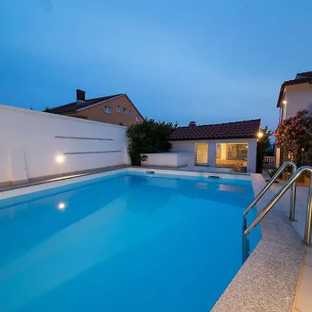 شقة Idyllisches Mit Pool, Tischtennis, Sommerkueche, Privatparkplatz