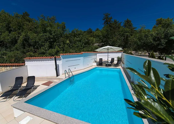 Idyllisches Mit Pool, Tischtennis, Sommerkueche, Privatparkplatz Crikvenica