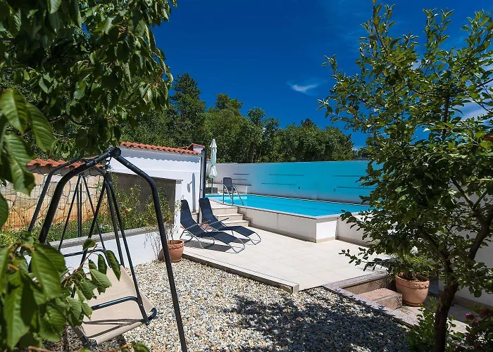 Idyllisches Mit Pool, Tischtennis, Sommerkueche, Privatparkplatz
