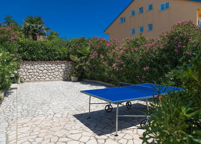 Idyllisches Mit Pool, Tischtennis, Sommerkueche, Privatparkplatz * Crikvenica